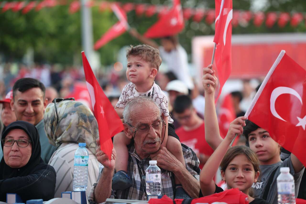 Konya'da 15 Temmuz gecesi! Kılıçarslan Meydanı'na insan seli 8